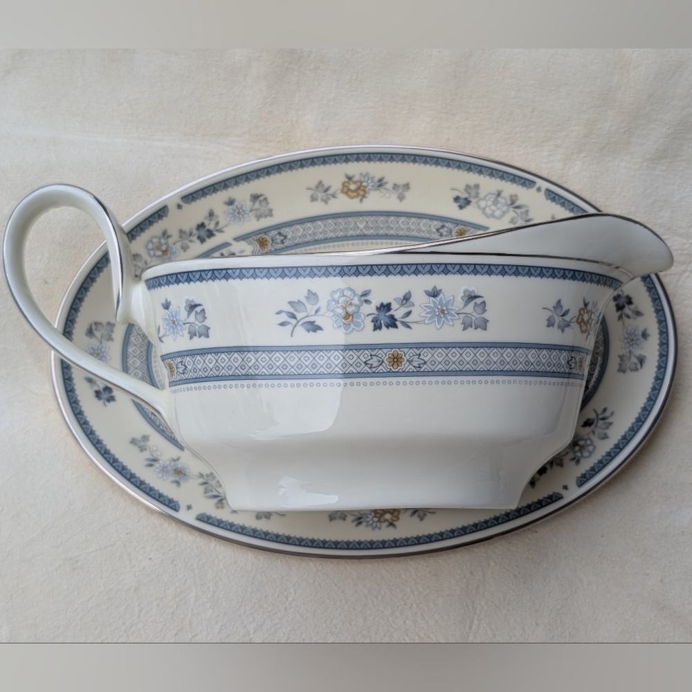 Vintage Minton Penrose Gravy boat & Underplate -  Platinum Trim